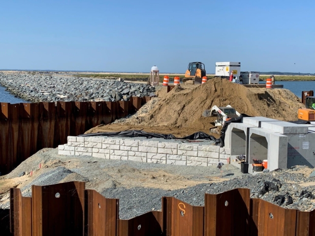 MagnumStone Retaining Wall - Poplar Island Spillway Installation