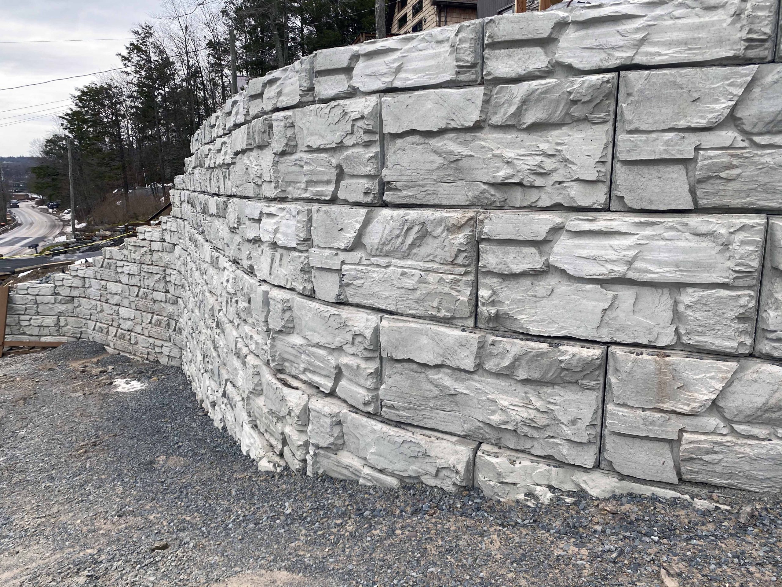 Curved MagnumStone hybrid retaining wall