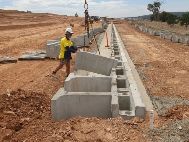 Installing gravity retaining wall extenders units for MagnumStone