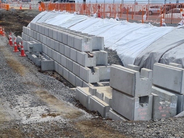 Kiwirail MagnumStone retaining wall, Auckland, NZ
