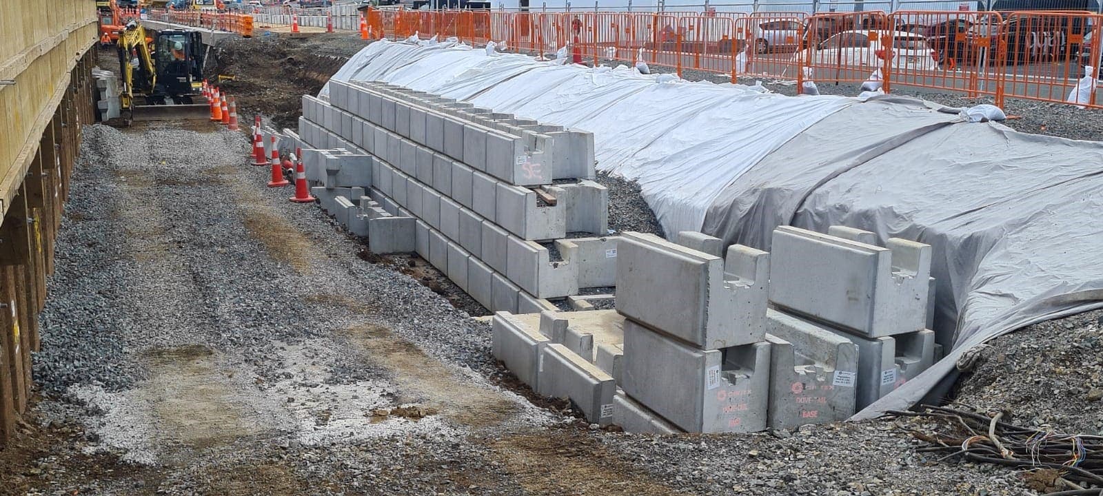 Kiwirail MagnumStone retaining wall, Auckland, NZ