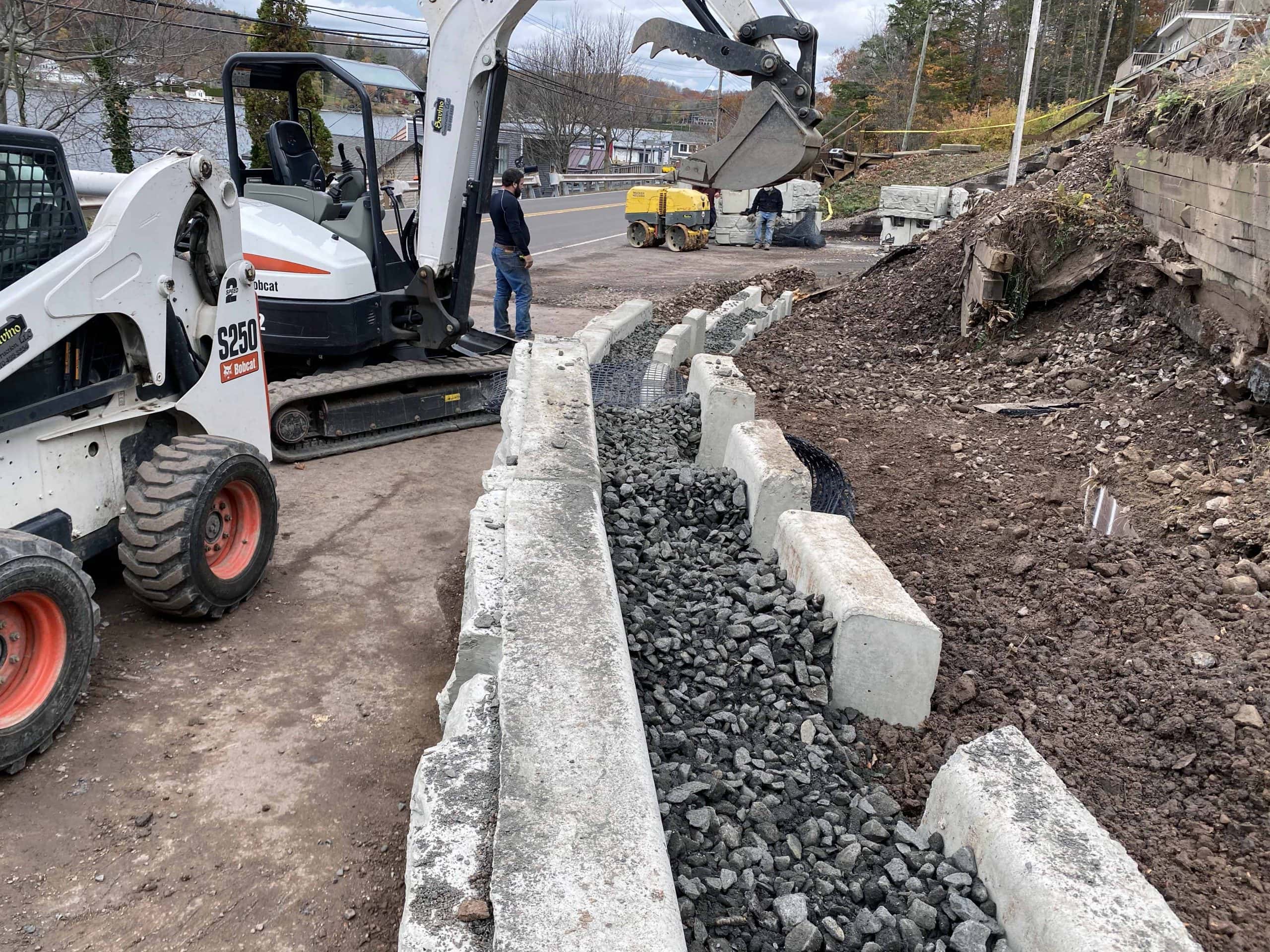 MagnumStone Geogrid Retaining wall at lakeside residential property