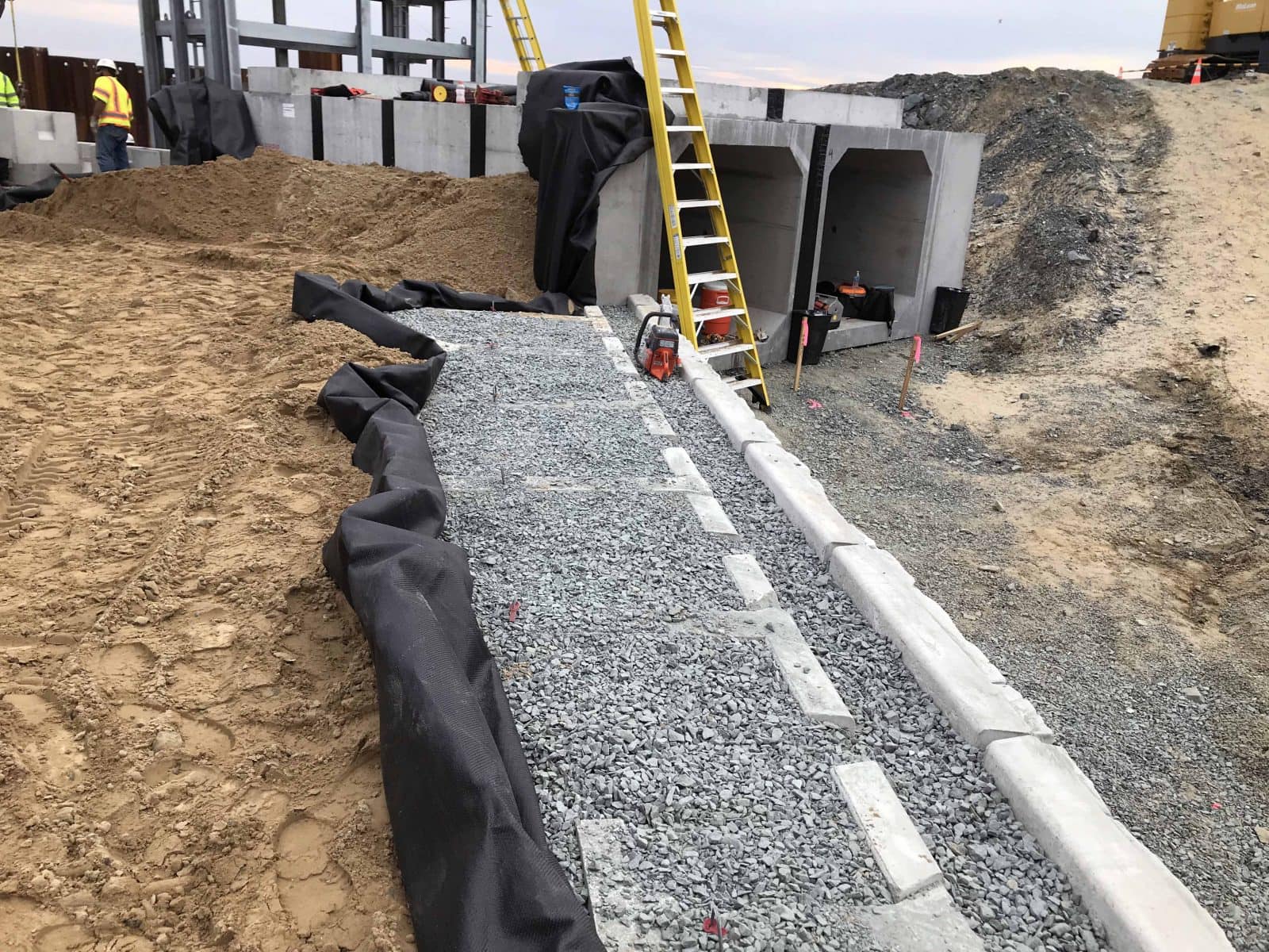 MagnumStone Hollow Core Retaining Wall Blocks Compacting and Installation