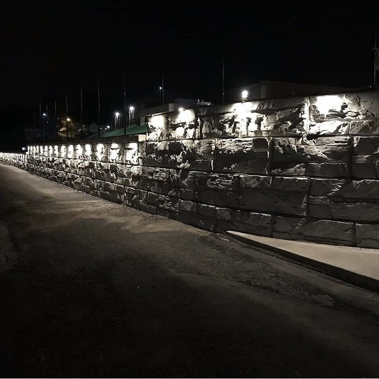 MagnumStone Retaining Wall Under Cap Lighting