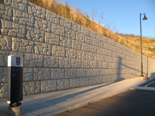MagnumStone Block Retaining Wall Field Face