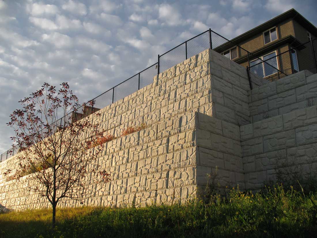 MagnumStone Block Retaining Wall Field Face Corners