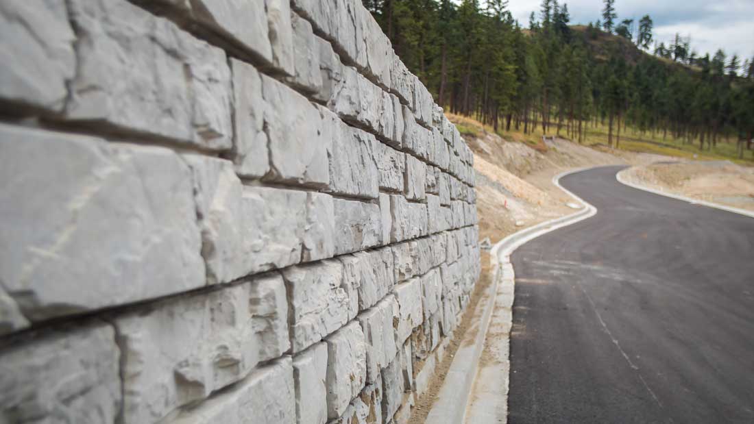 MagnumStone Big Block Retaining Wall Ledge Face