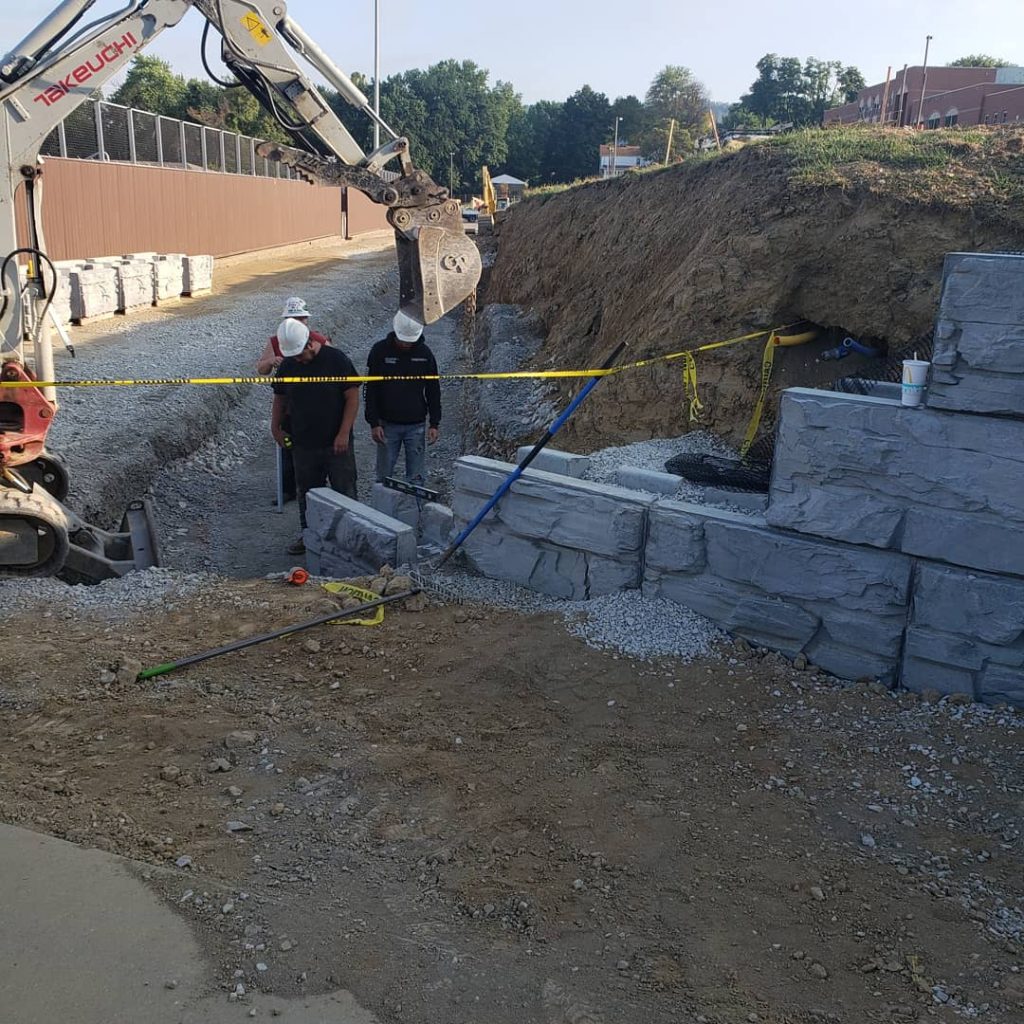 Construction of a MagnumStone Block Wall with base elevation change
