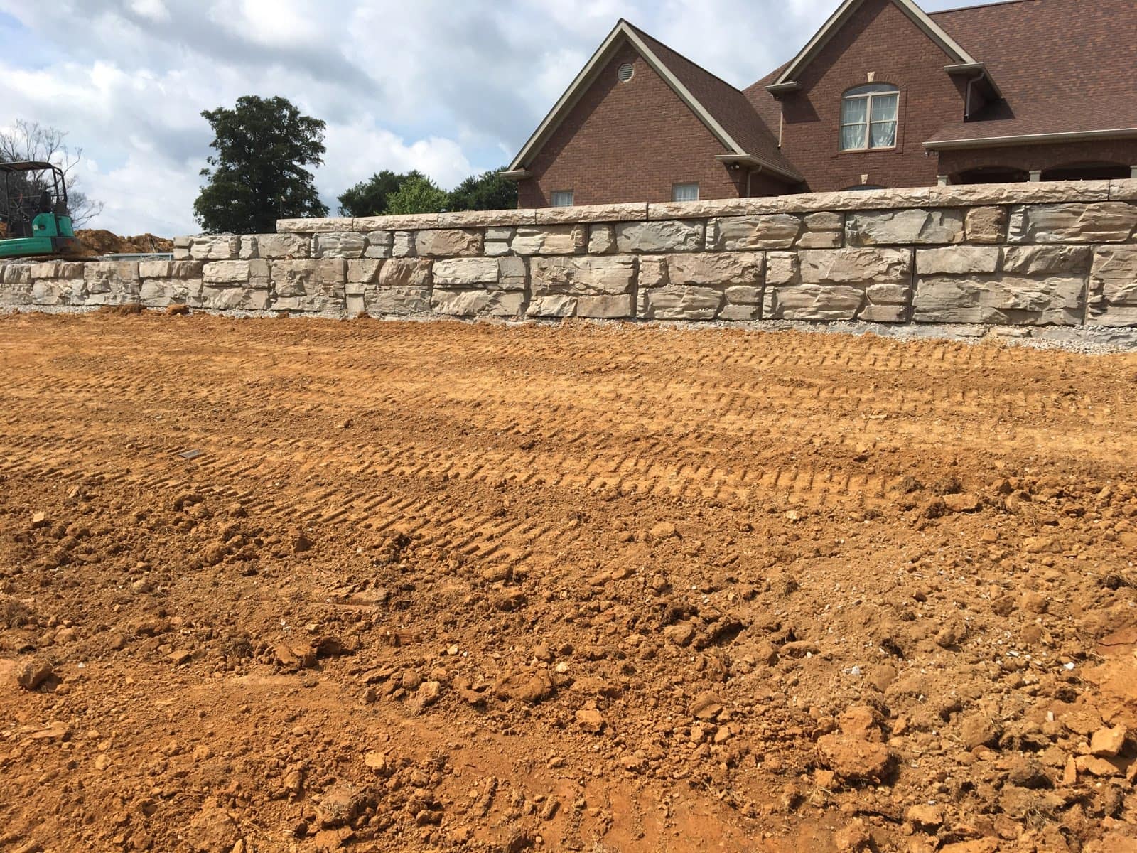 Residential MagnumStone Ledge Face Retaining Wall In Kentucky Installation
