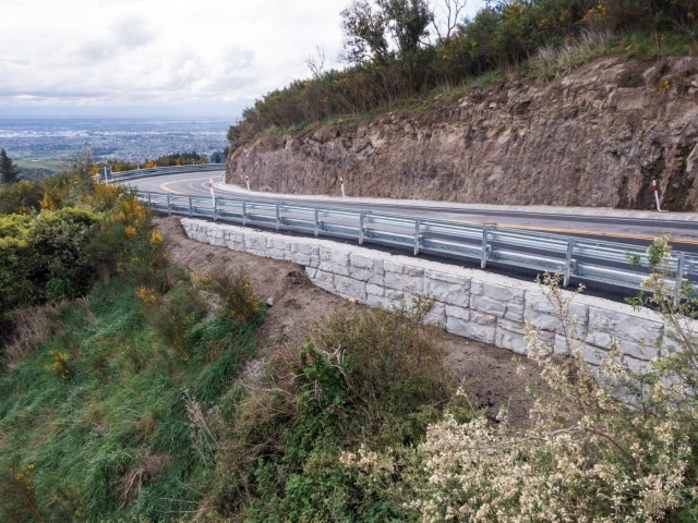 MagnumStone Retaining Walls for Roadways