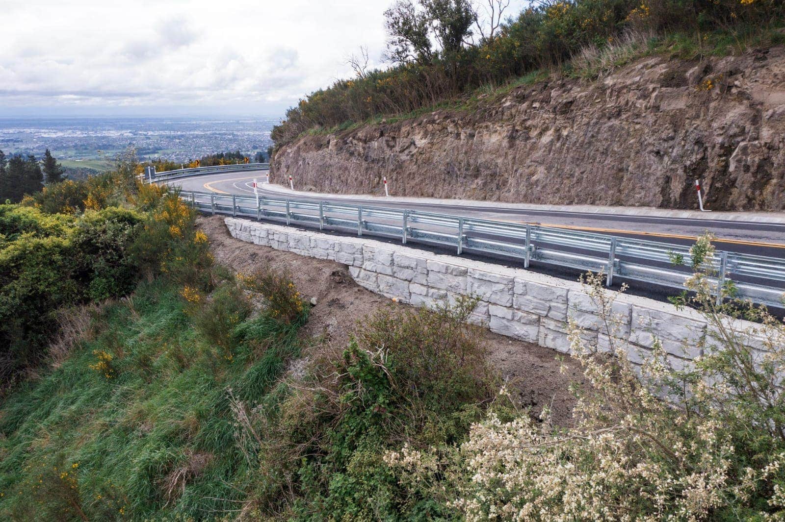MagnumStone Retaining Walls for Roadways