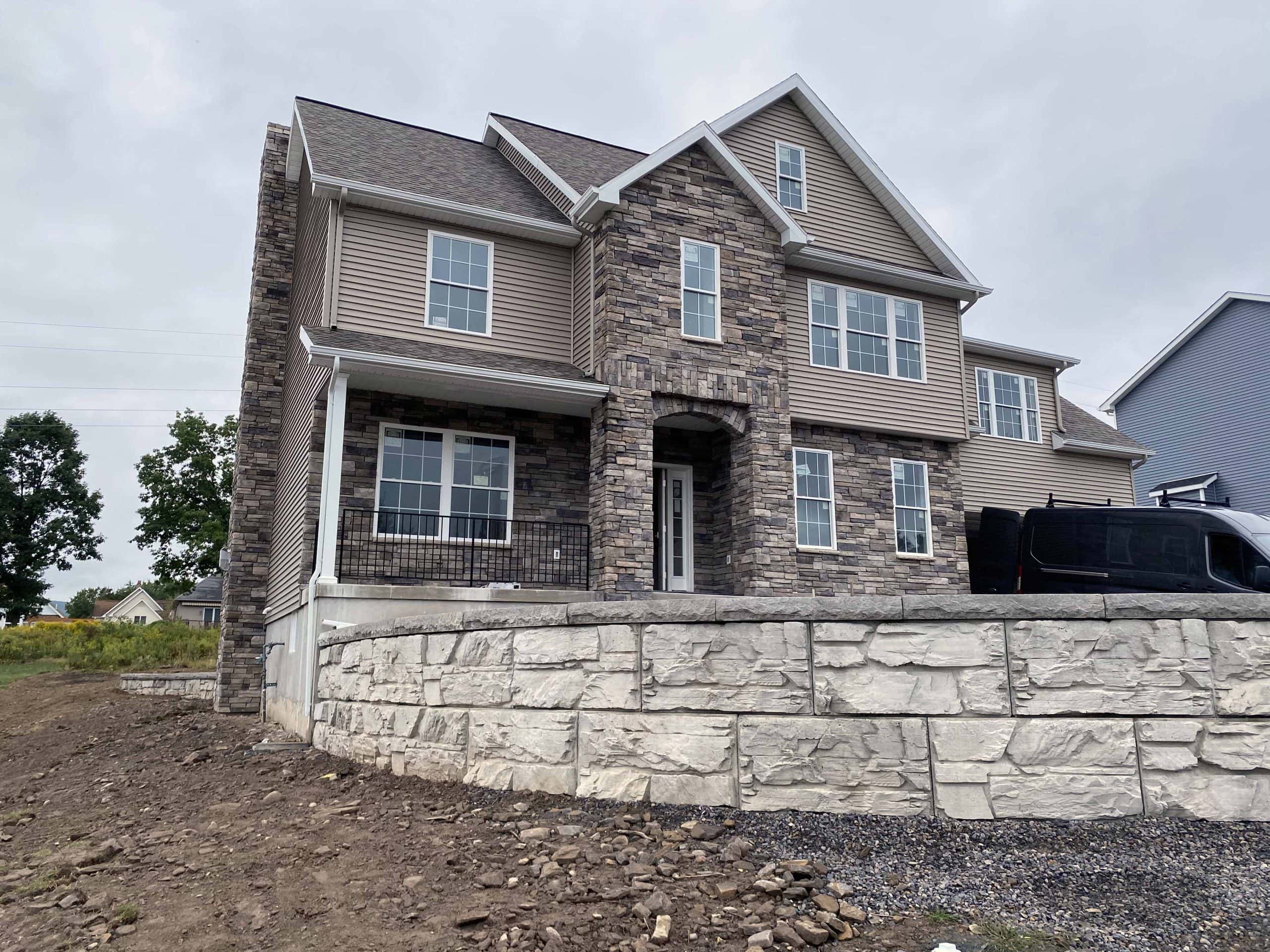 Front yard curved retaining wall with MagnumStone units.