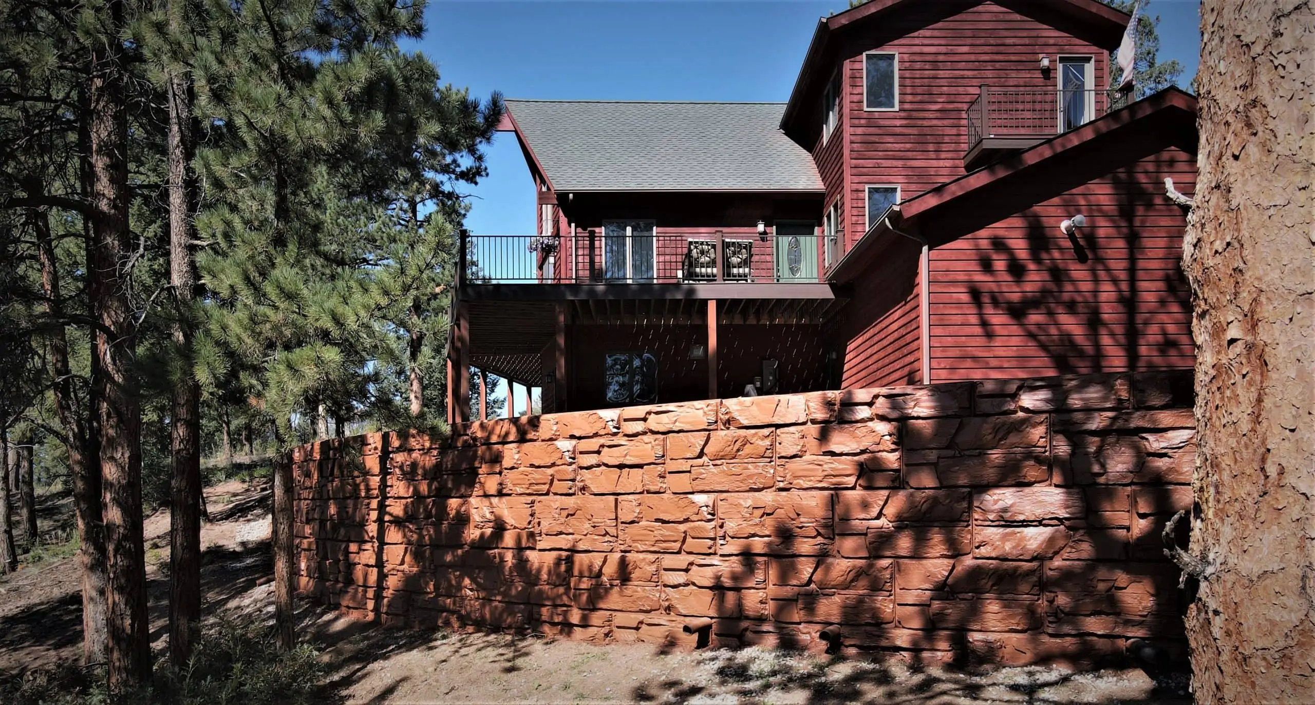 Stained MagnumStone retaining wall extends yard in Colorado, USA.