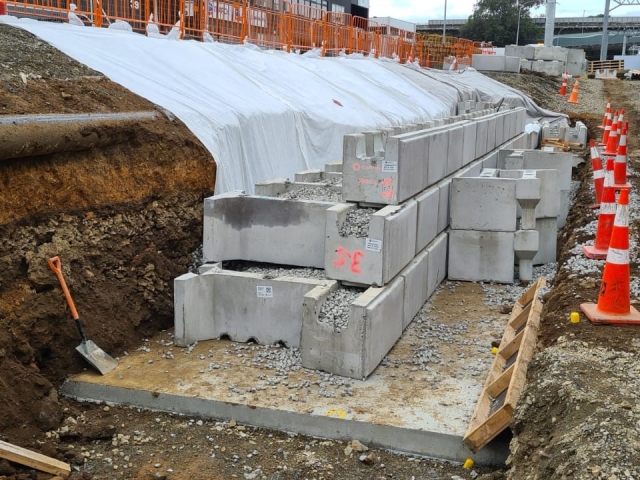 MagnumStone gravity retaining wall for KiwiRail in New Zealand.
