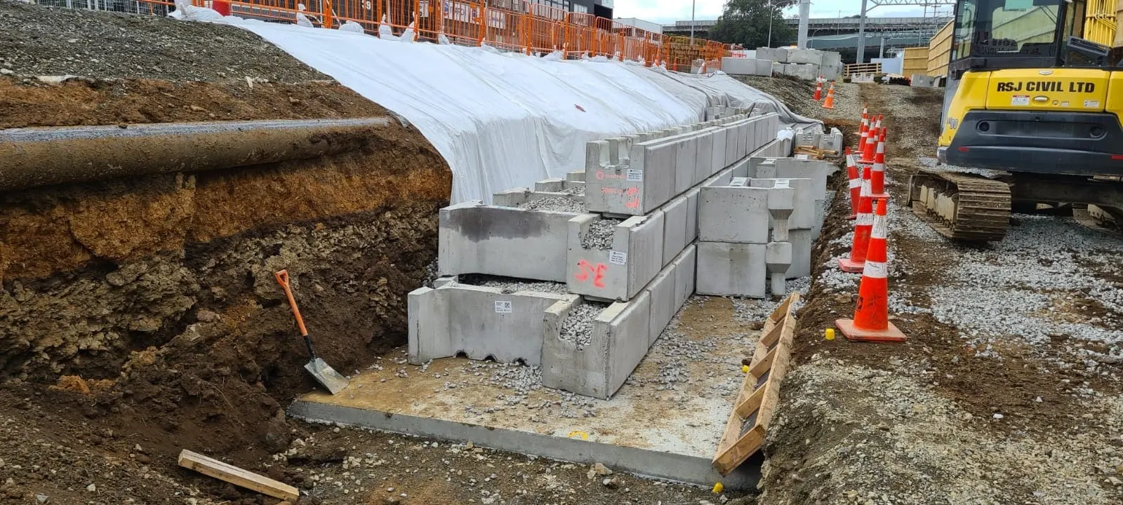 MagnumStone gravity retaining wall for KiwiRail in New Zealand.