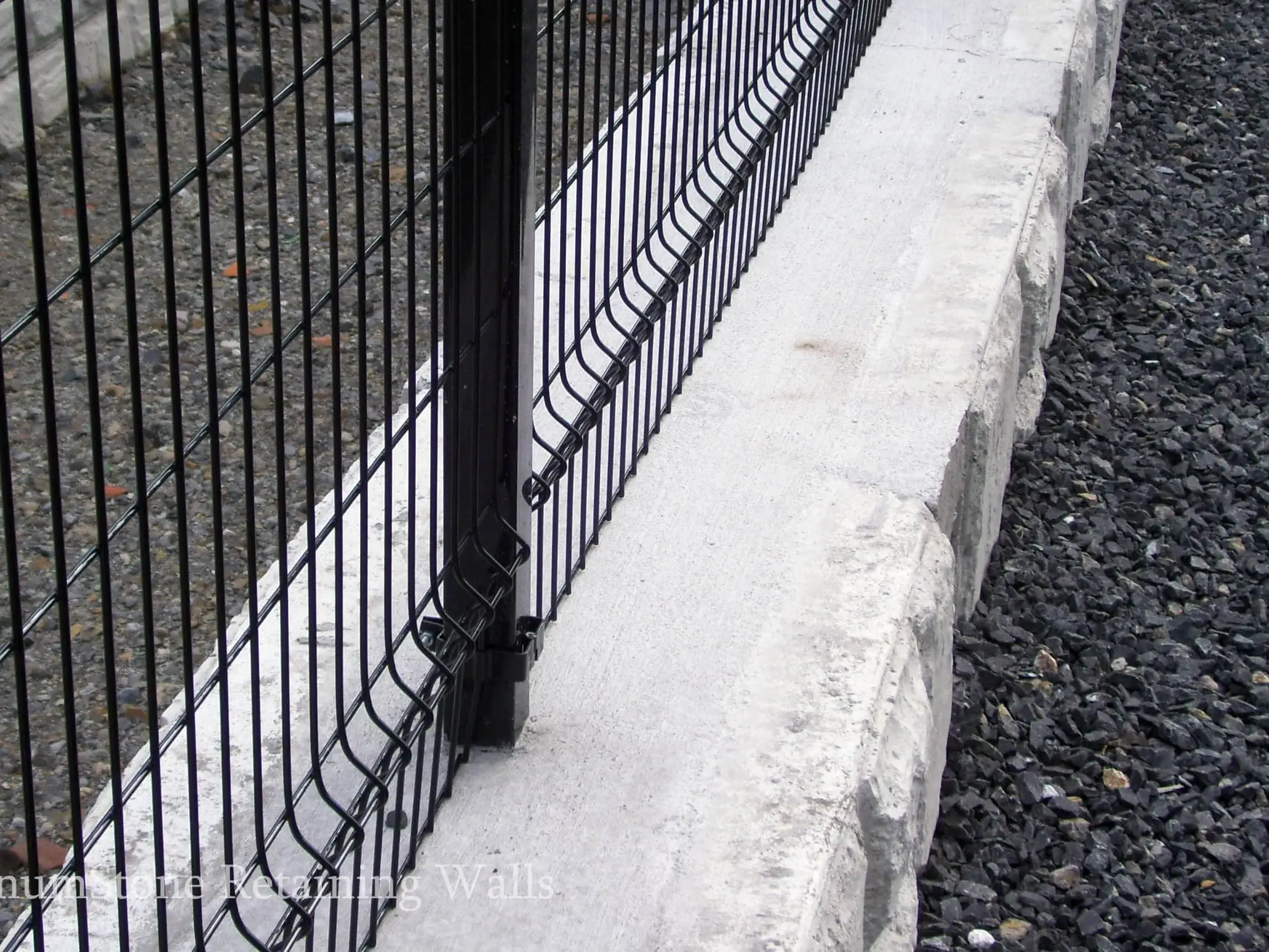 Fence Posts in Retaining Walls Gallery - MagnumStone™