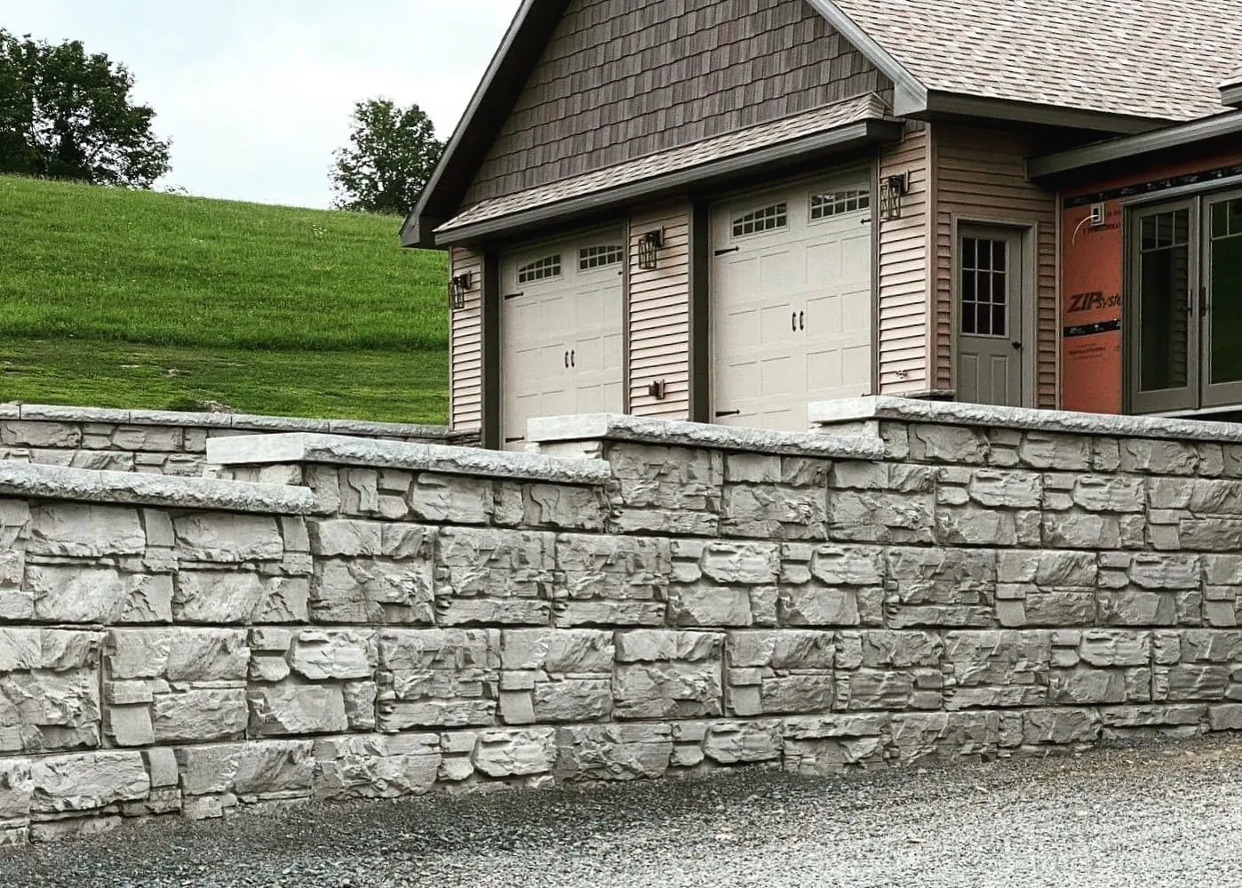 MagnumStone block top of retaining wall step-down details.
