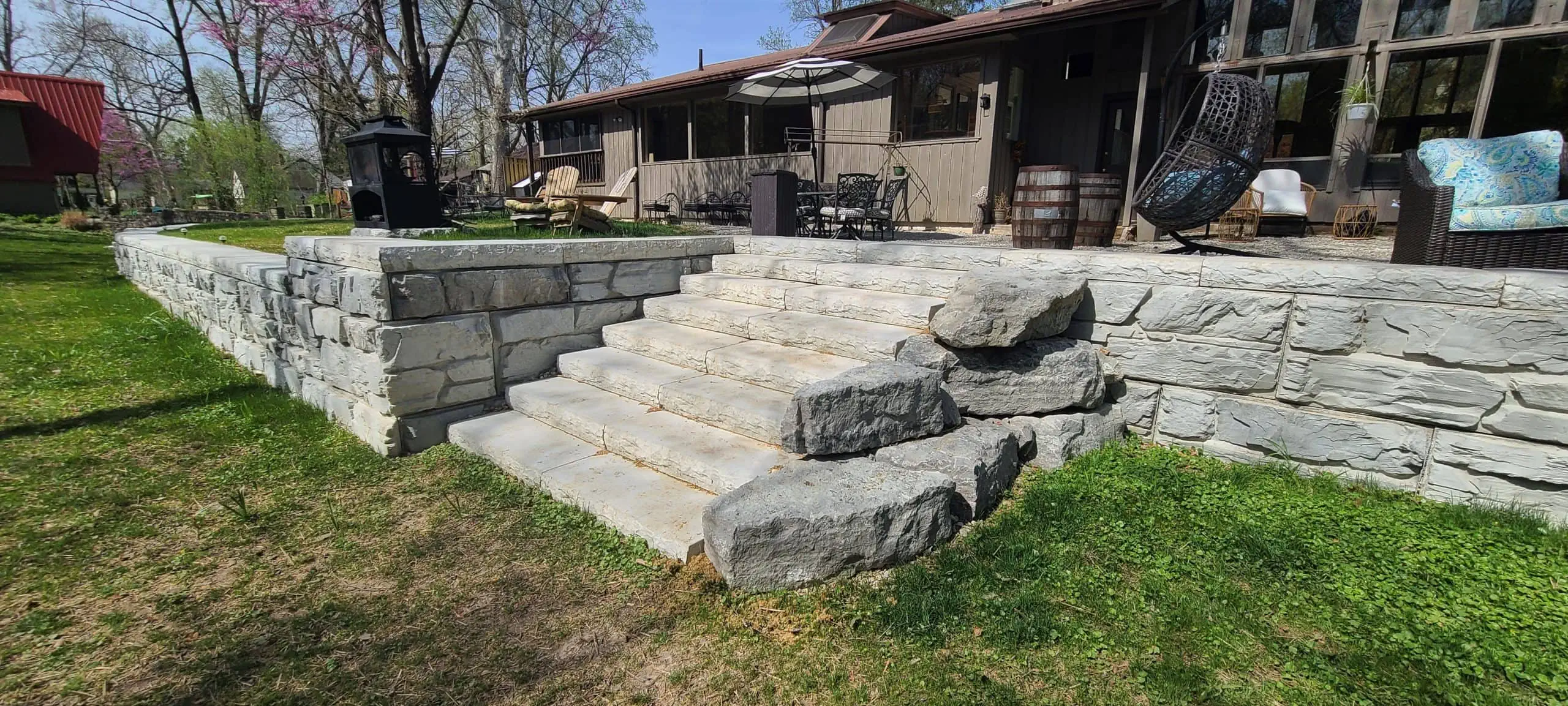 MagnumStone retaining wall with cap unit steps.
