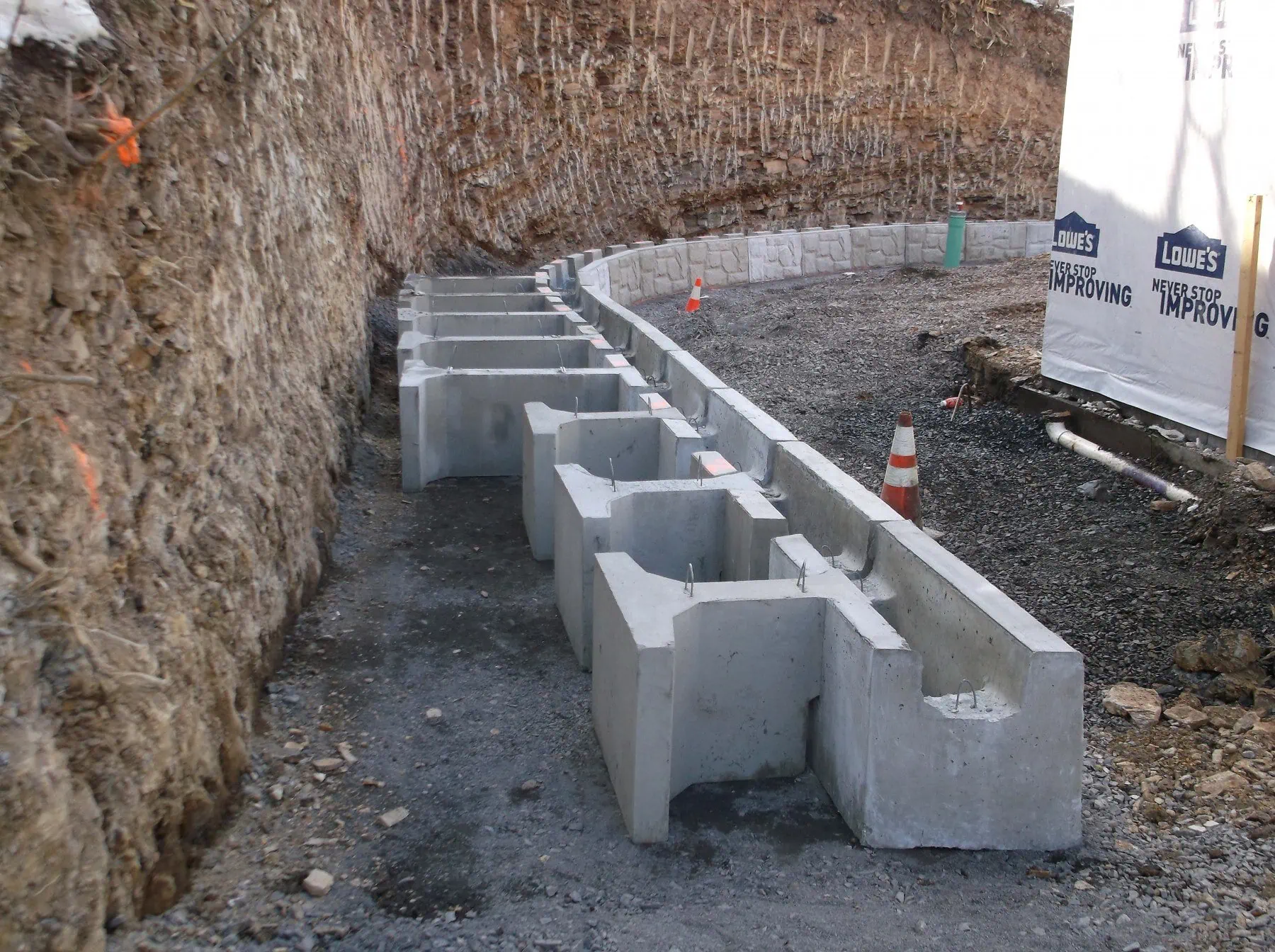 Gravity retaining wall extenders MagnumStone.