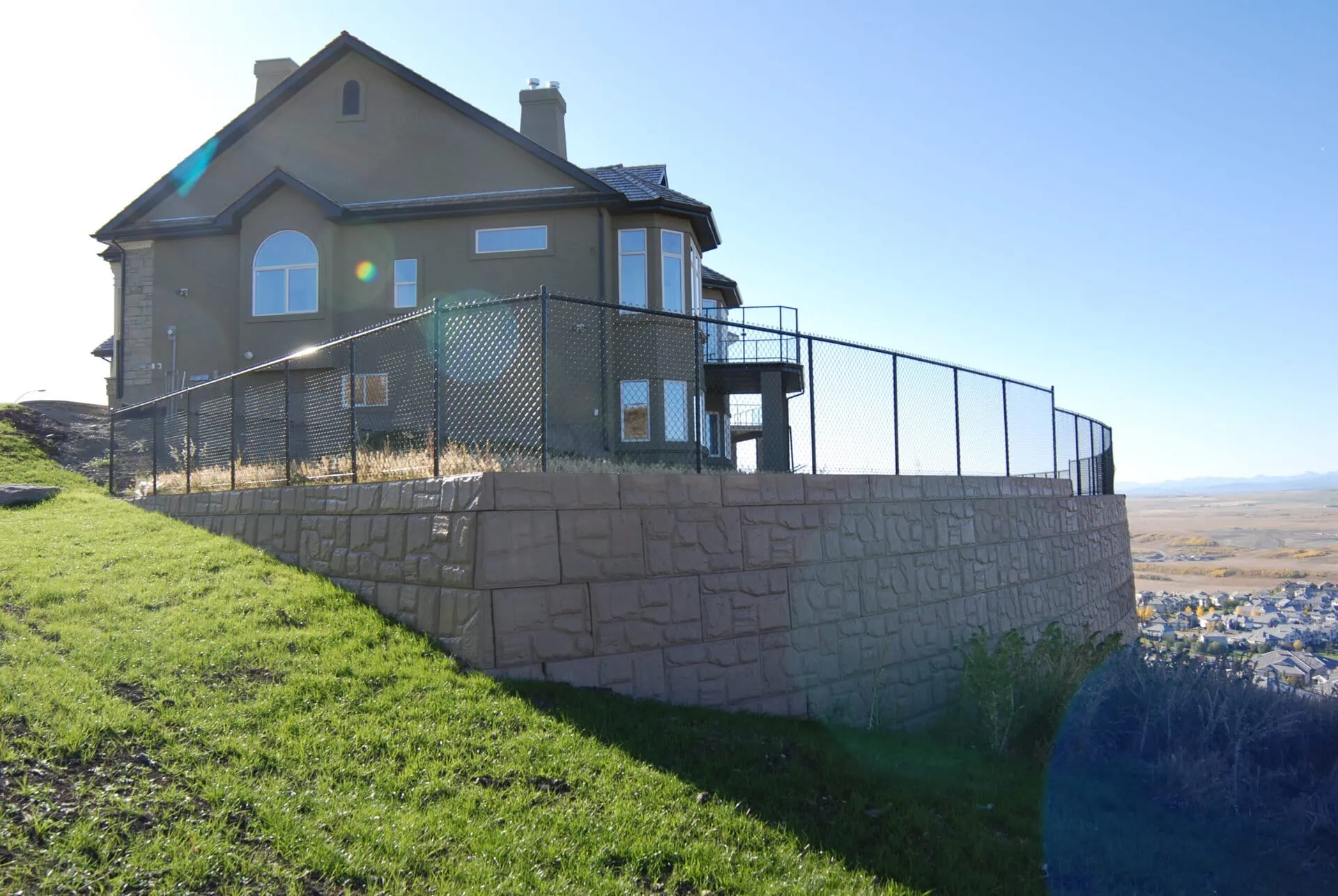 Luxury Homes built atop MagnumStone retaining wall.