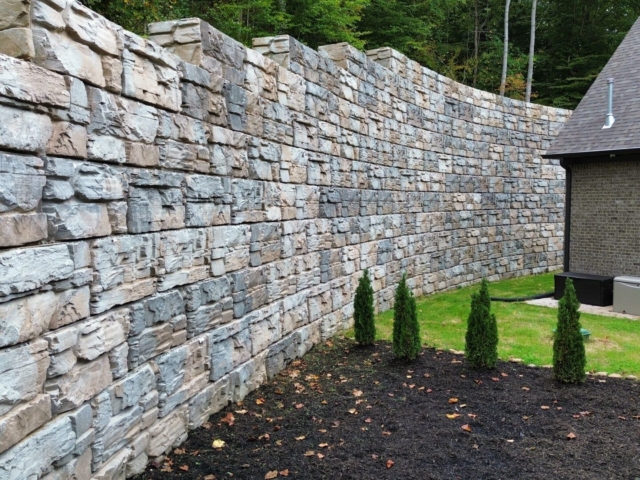 Natural stone look of MagnumStone retaining walls.